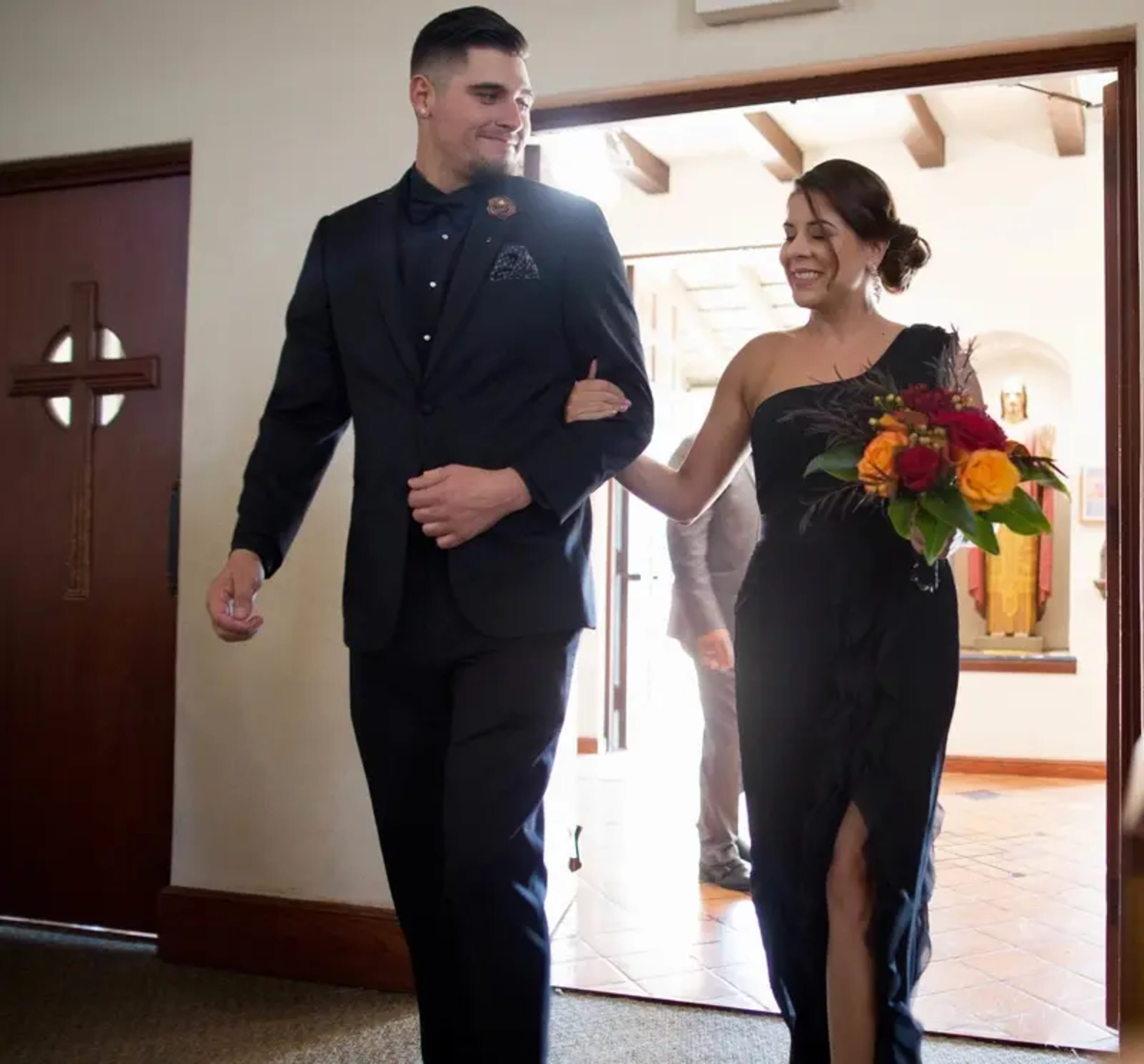Amy & Santiago wedding flowers by Frangipani Florist, photo 3 of 13