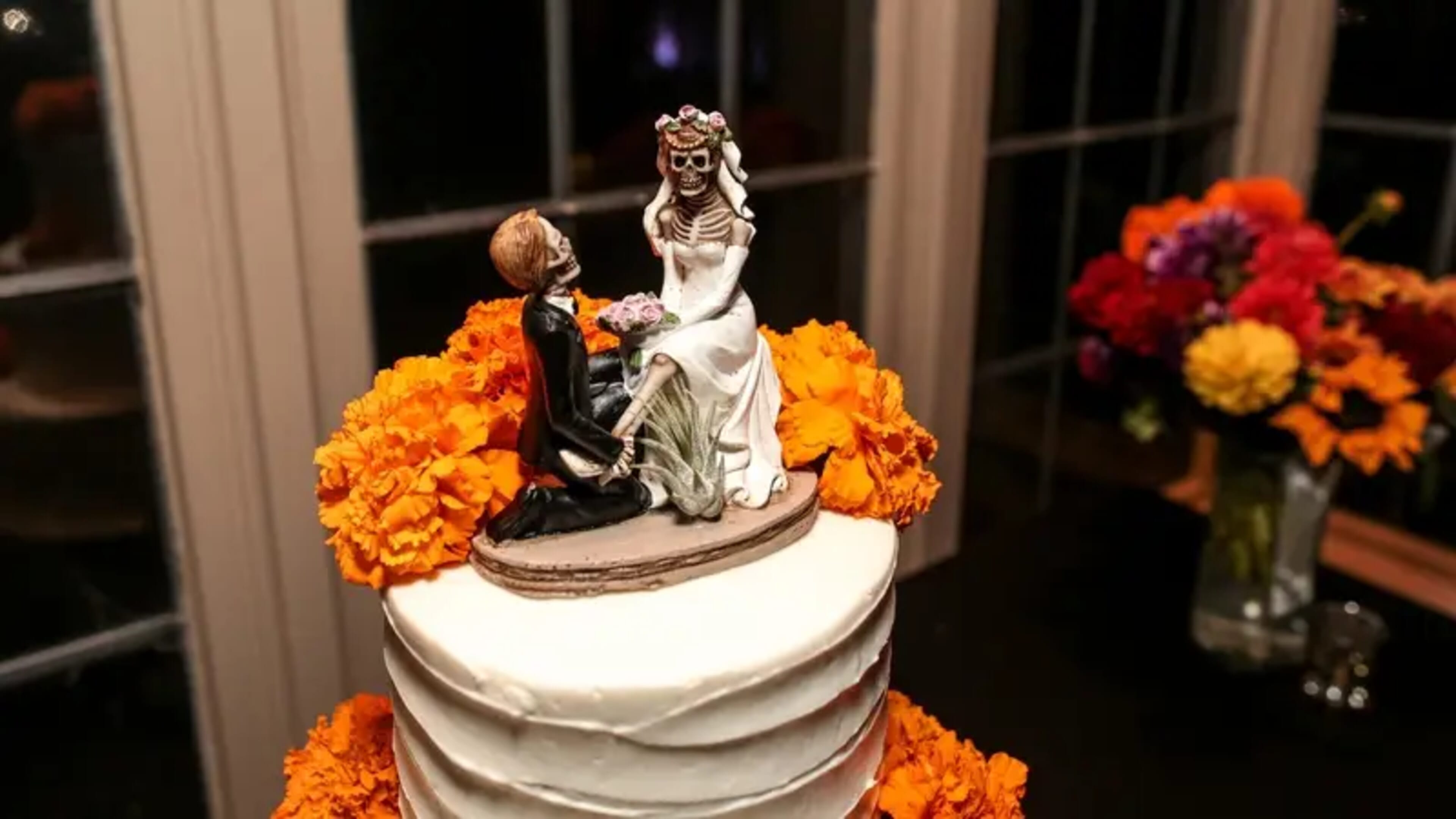 Amy & Santiago wedding flowers by Frangipani Florist, photo 6 of 13