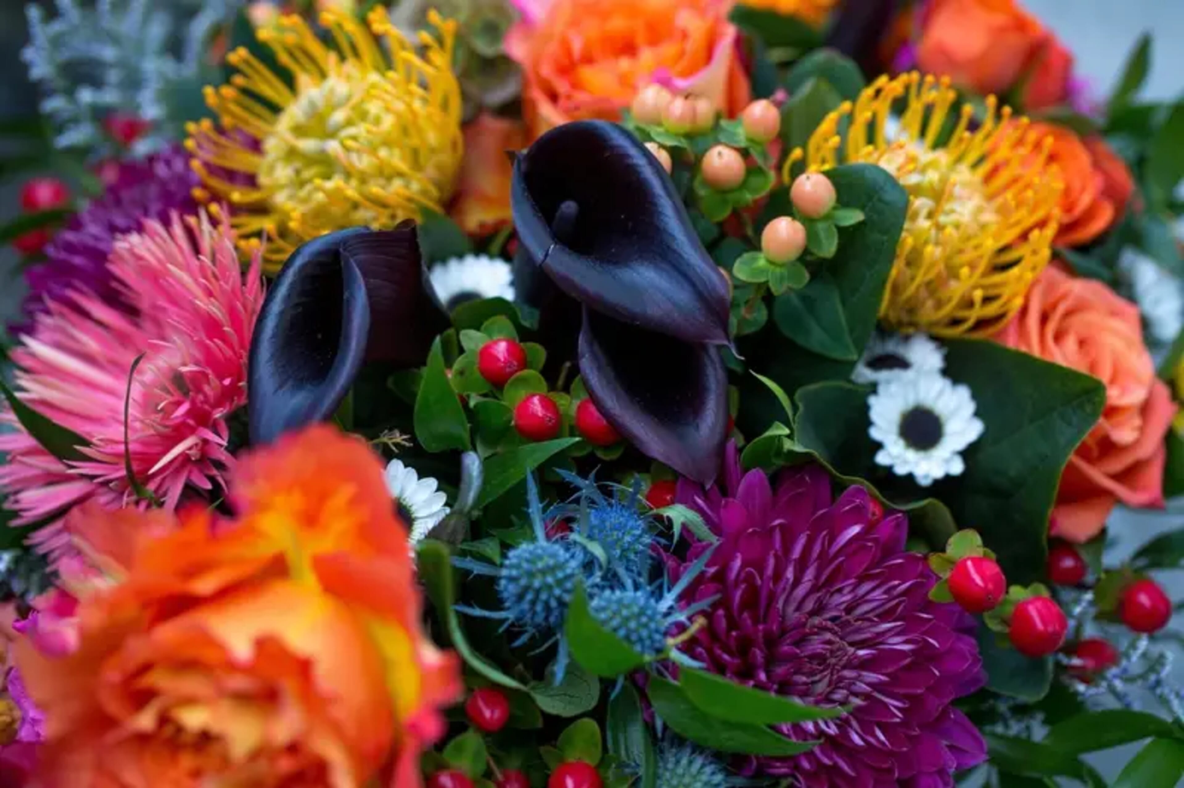 Amy & Santiago wedding flowers by Frangipani Florist, photo 9 of 13