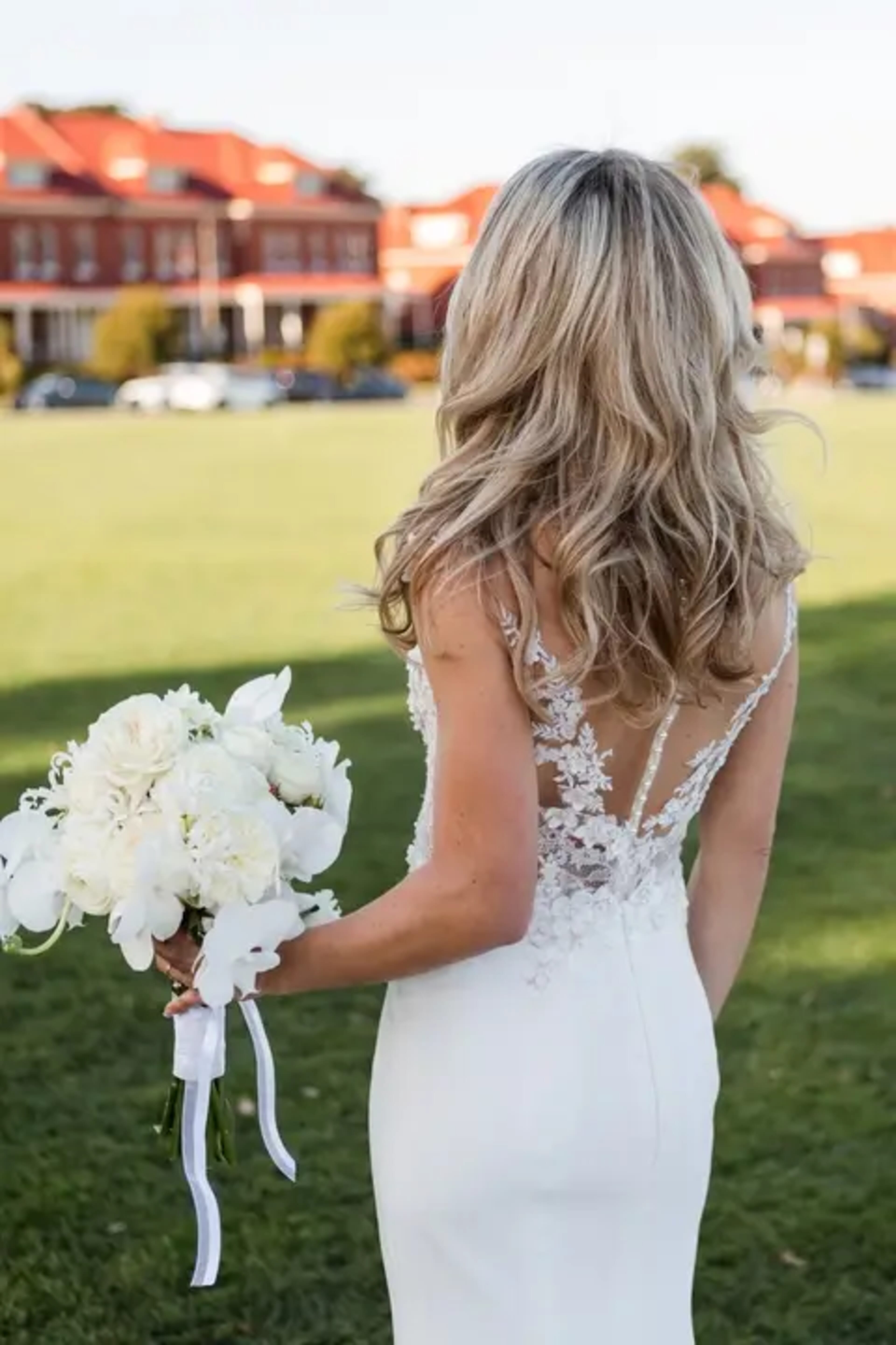 Hannah & Peter wedding flowers by Frangipani Florist, photo 17 of 27