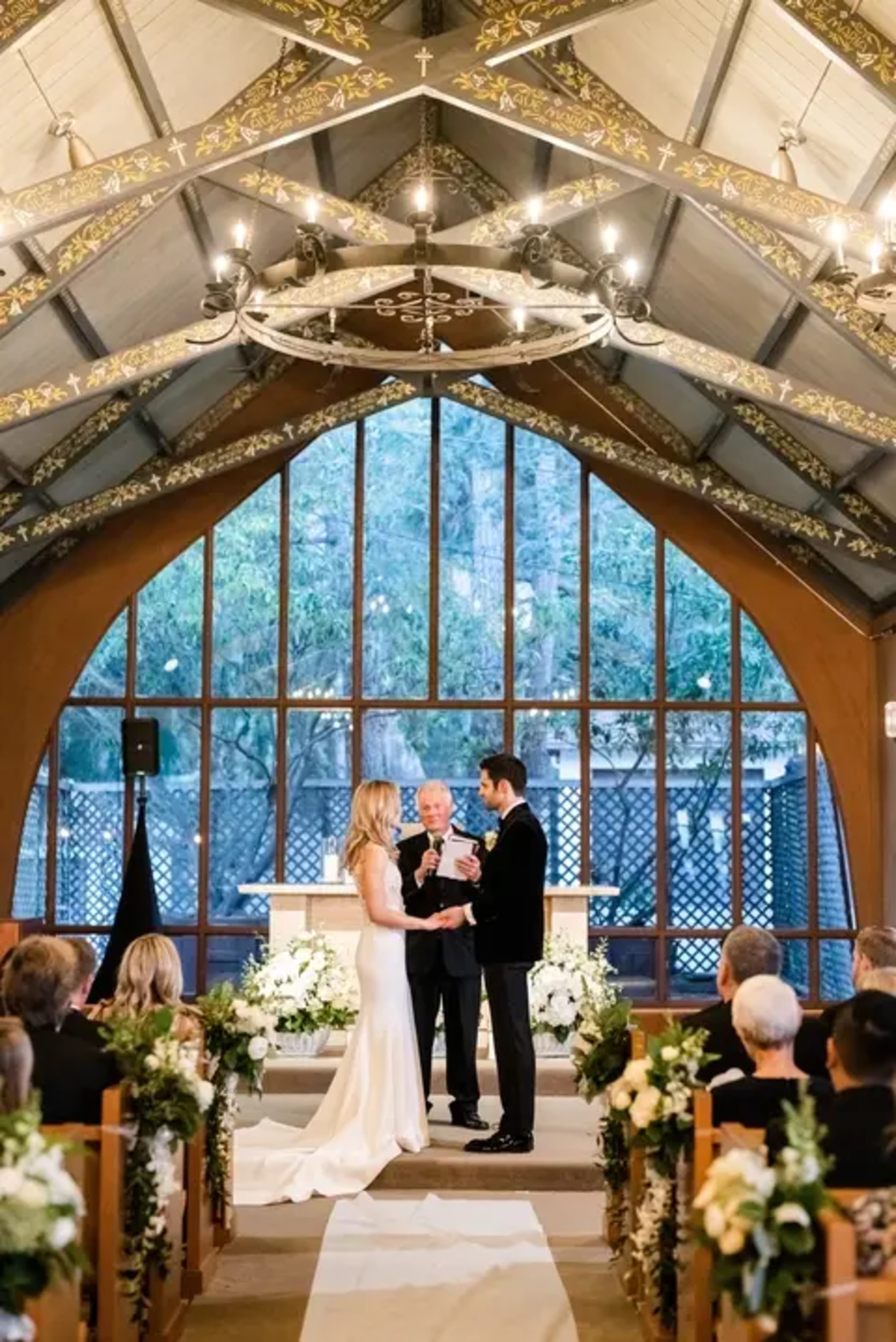 Hannah & Peter wedding flowers by Frangipani Florist, photo 18 of 27