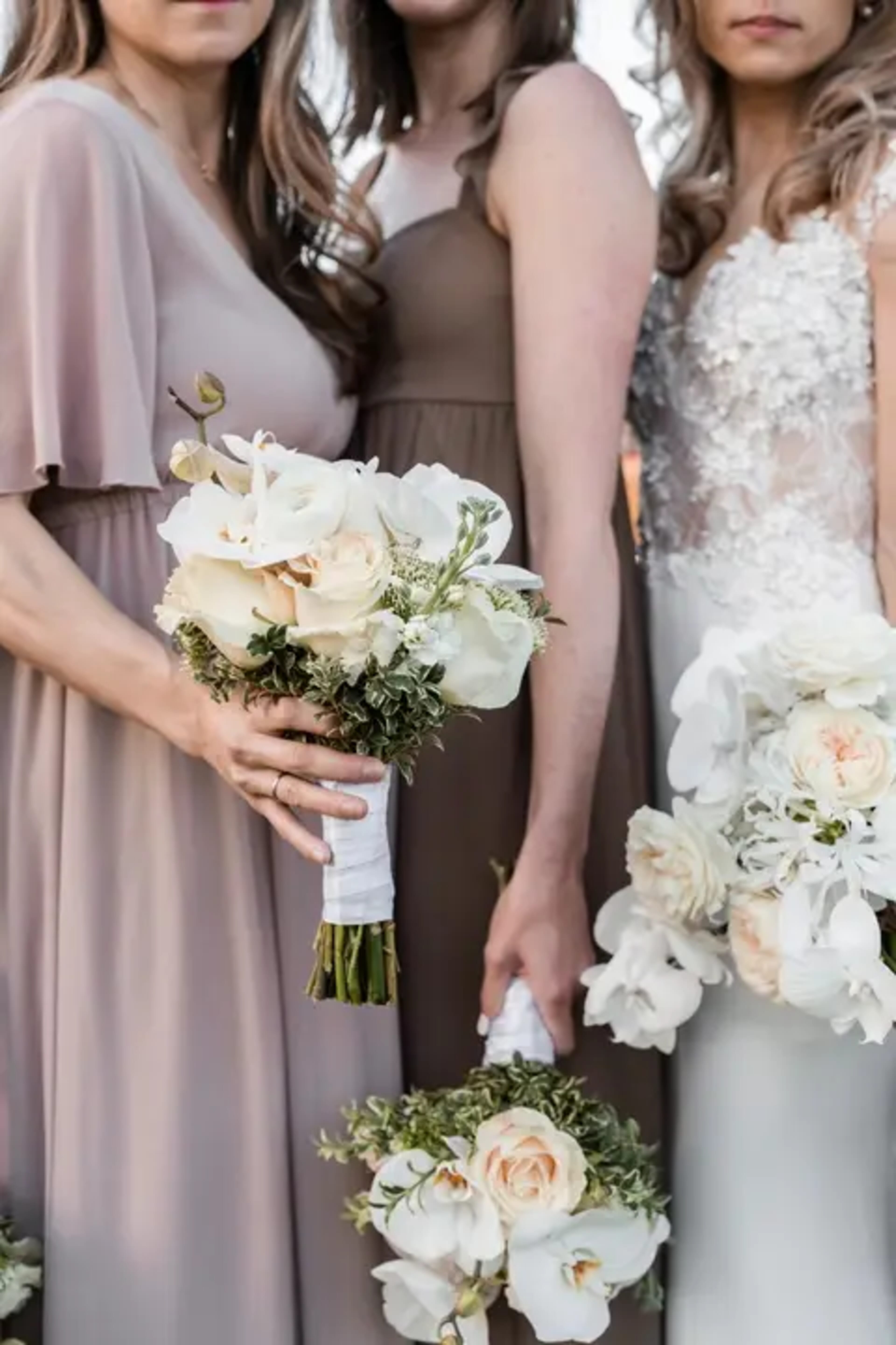 Hannah & Peter wedding flowers by Frangipani Florist, photo 19 of 27