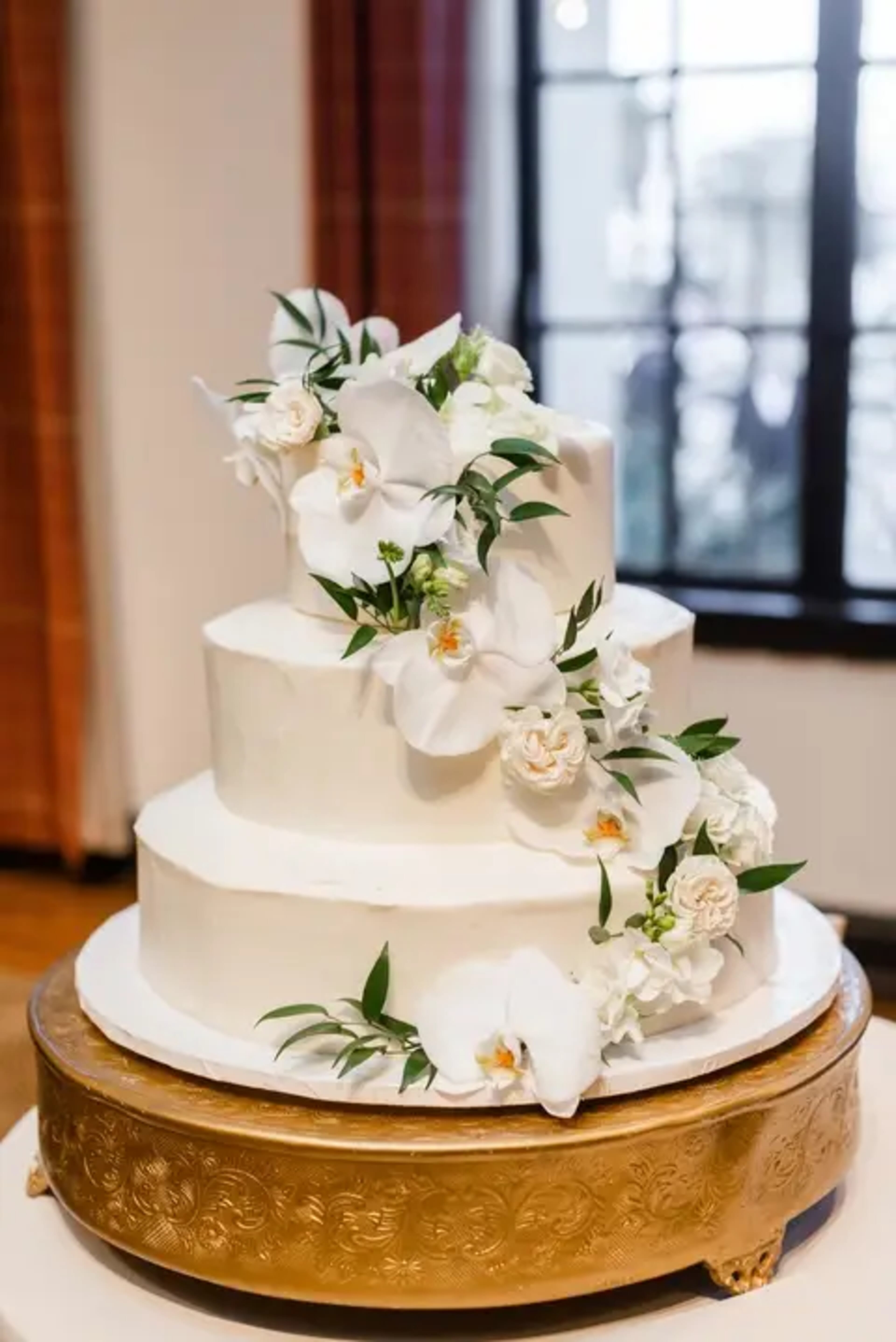 Hannah & Peter wedding flowers by Frangipani Florist, photo 23 of 27