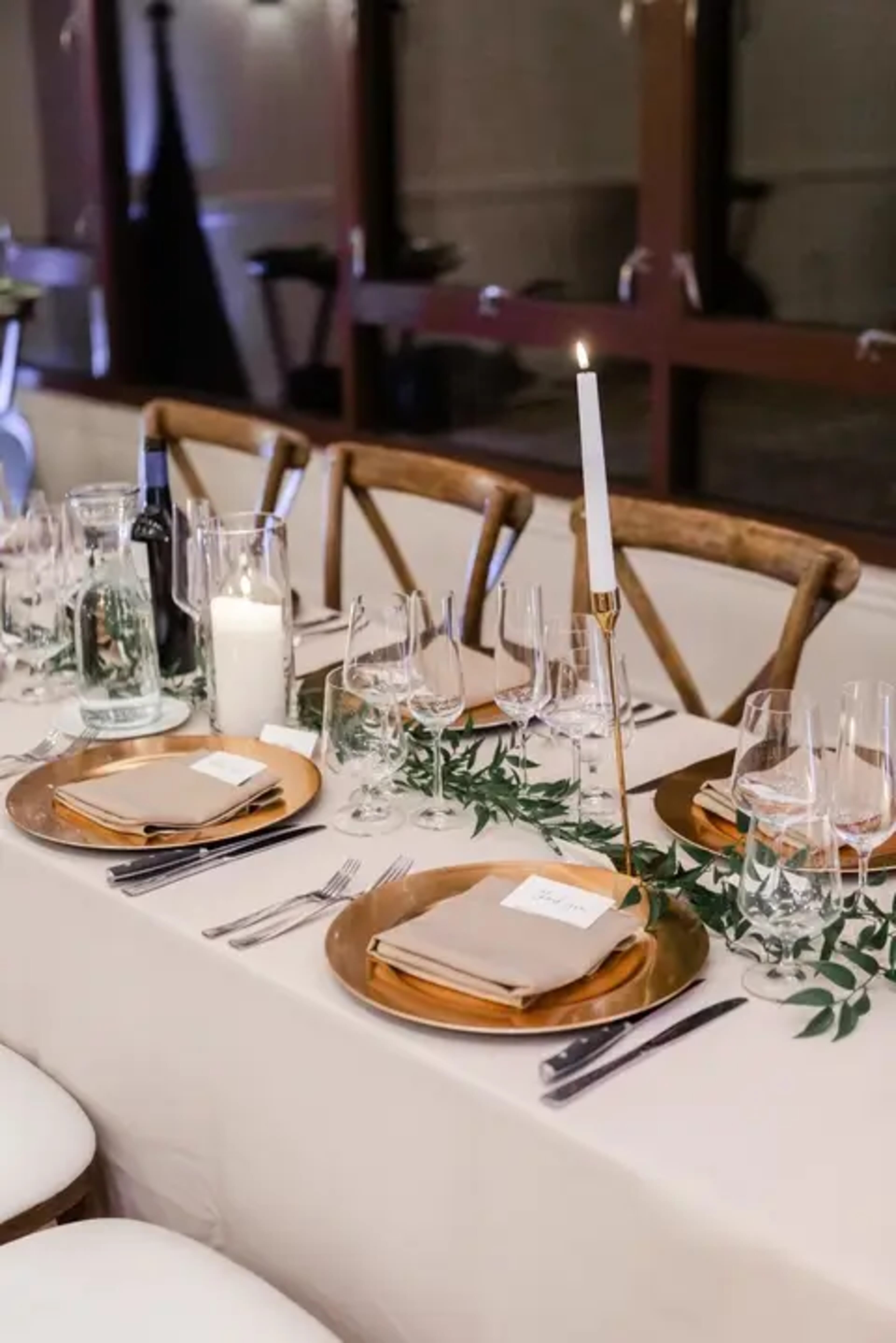 Hannah & Peter wedding flowers by Frangipani Florist, photo 26 of 27
