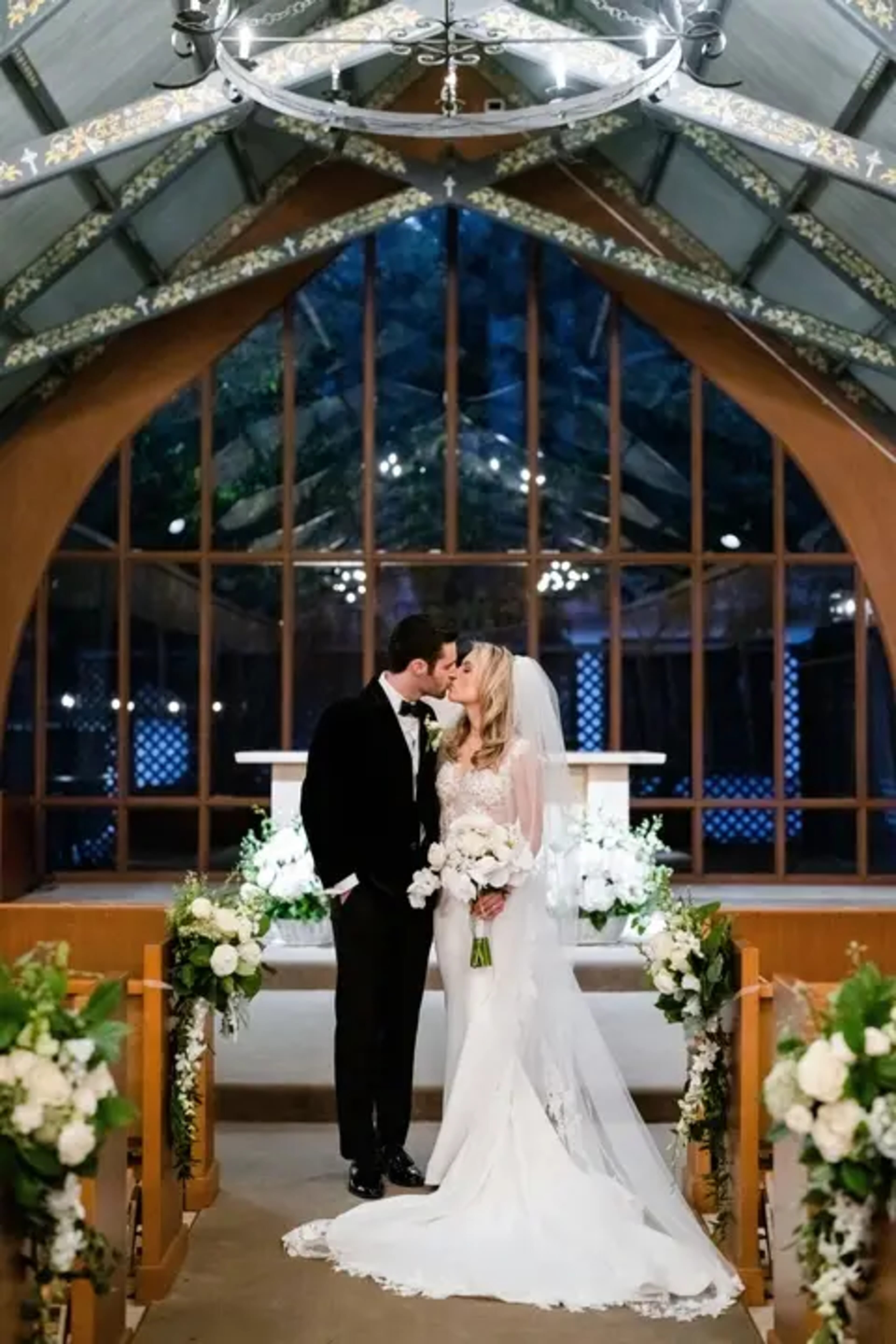 Hannah & Peter wedding flowers by Frangipani Florist