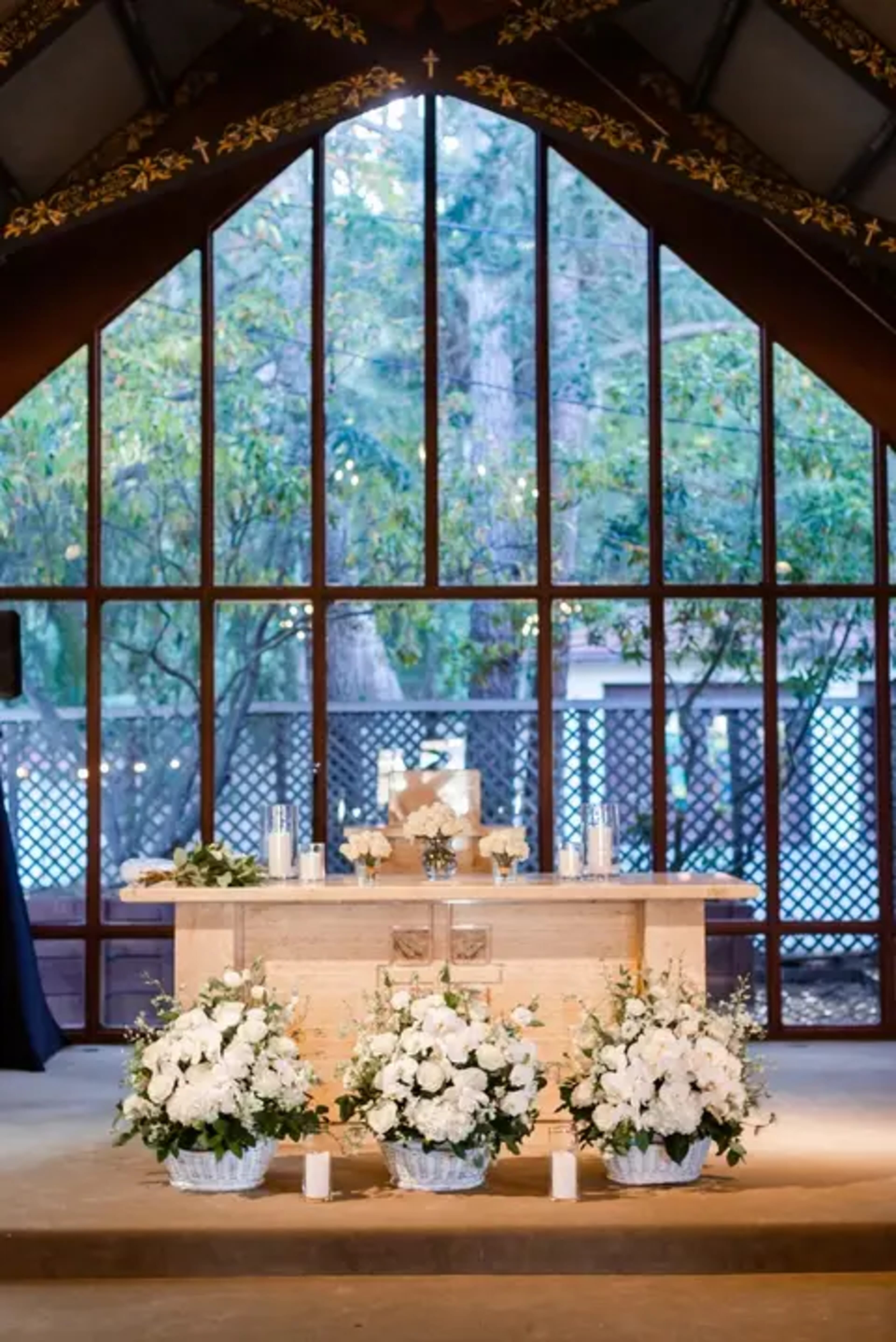Hannah & Peter wedding flowers by Frangipani Florist, photo 4 of 27