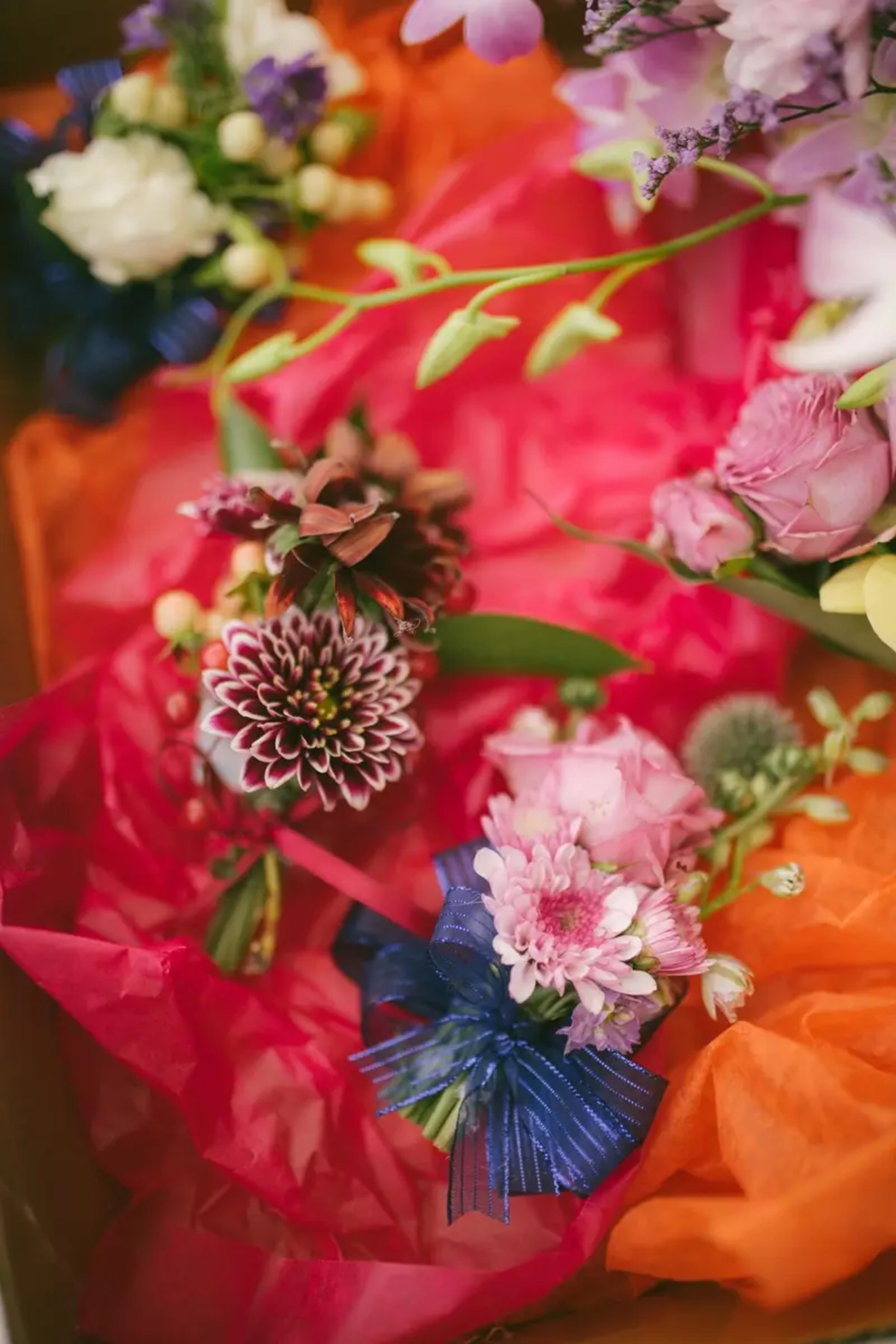 Pam & Michael wedding flowers by Frangipani Florist, photo 10 of 14