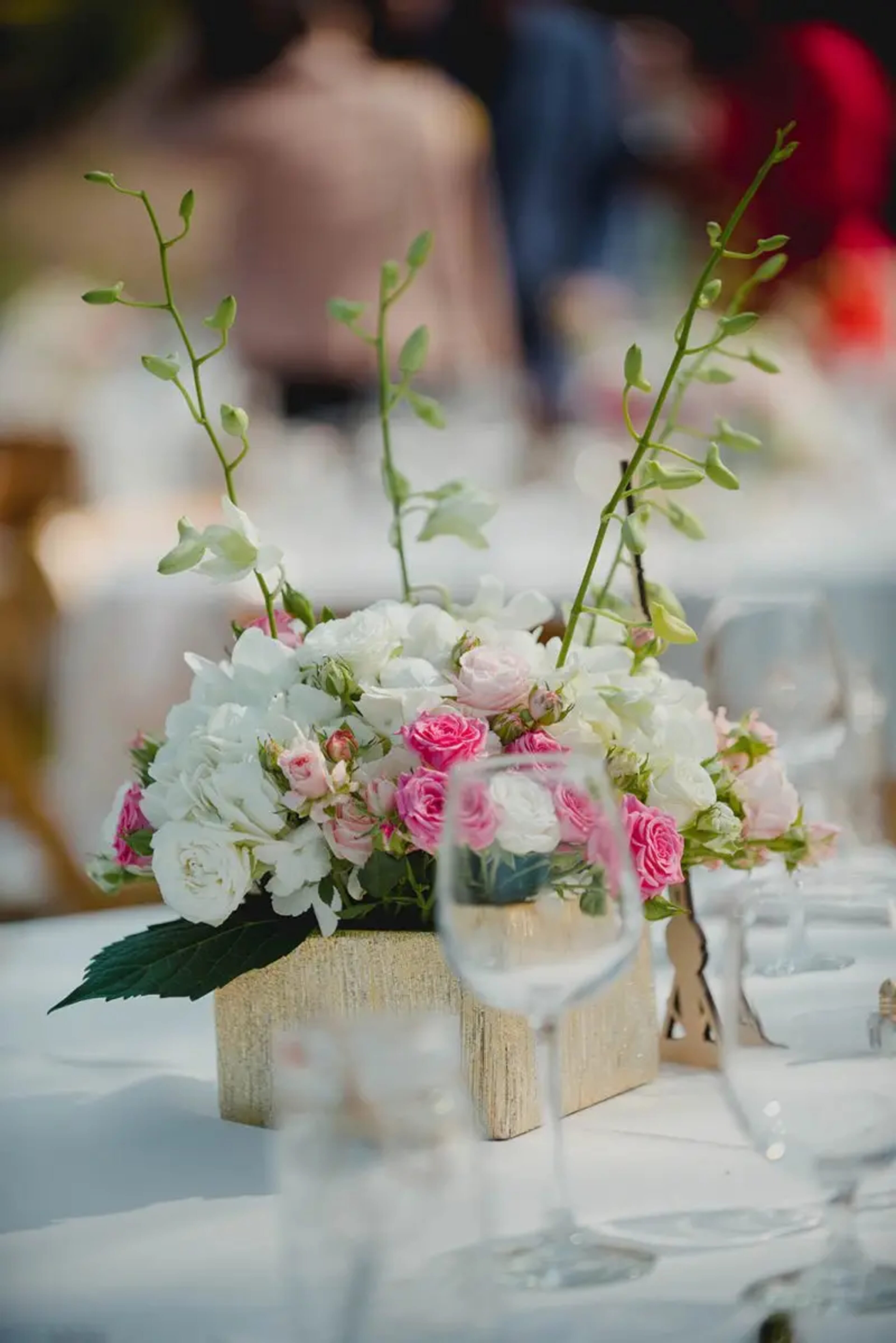 Qiyiung & Robert wedding flowers by Frangipani Florist, photo 12 of 13