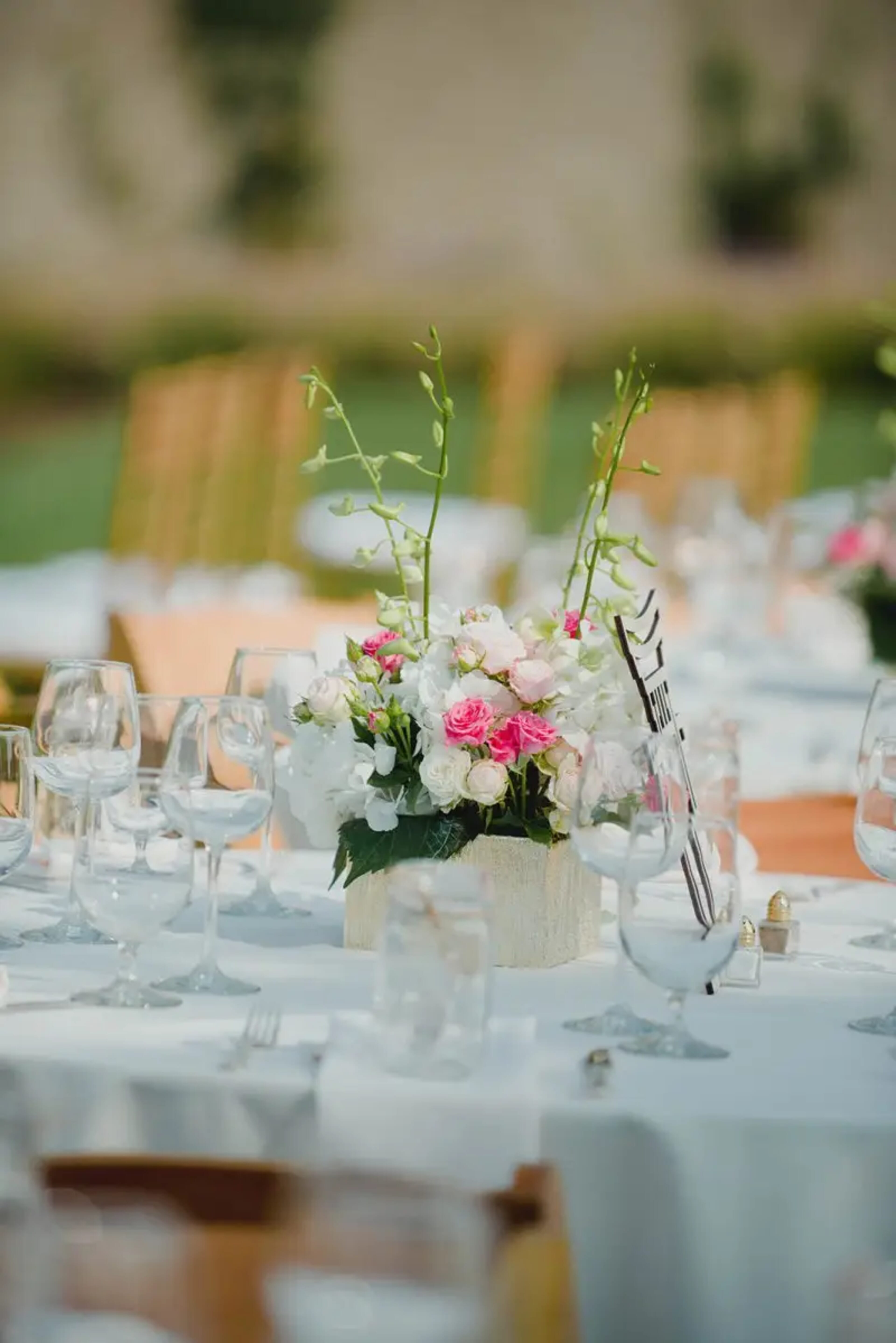 Qiyiung & Robert wedding flowers by Frangipani Florist, photo 13 of 13