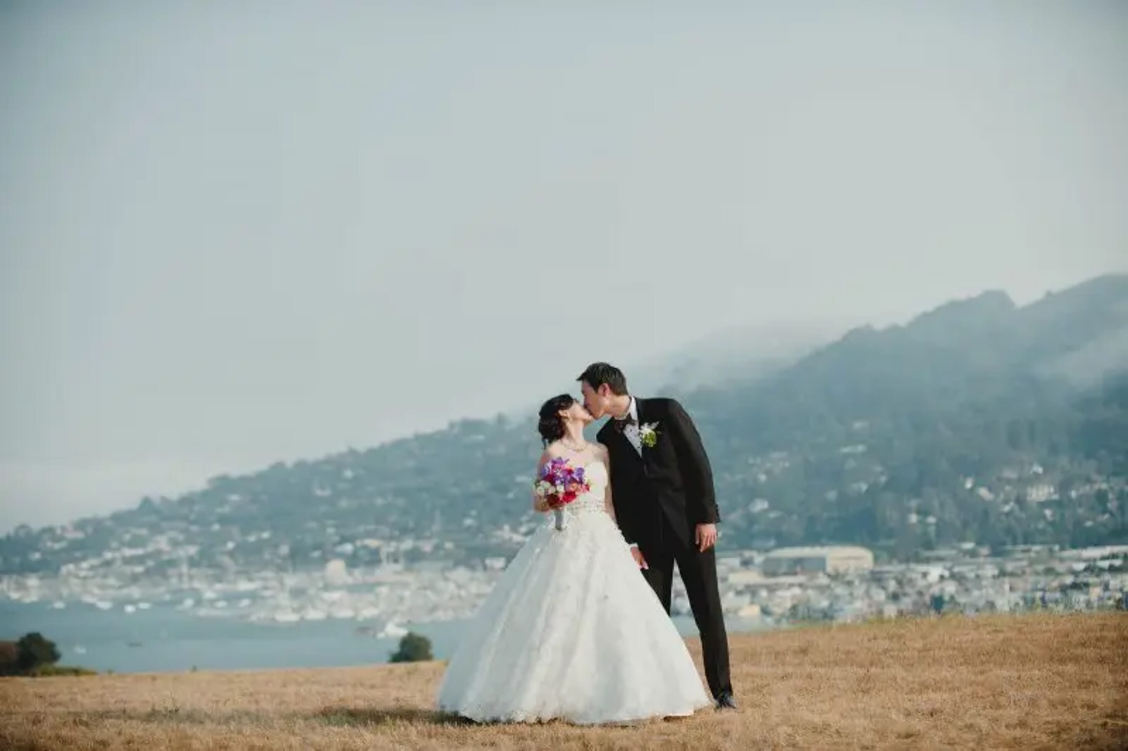 Qiyiung & Robert wedding flowers by Frangipani Florist, photo 4 of 13