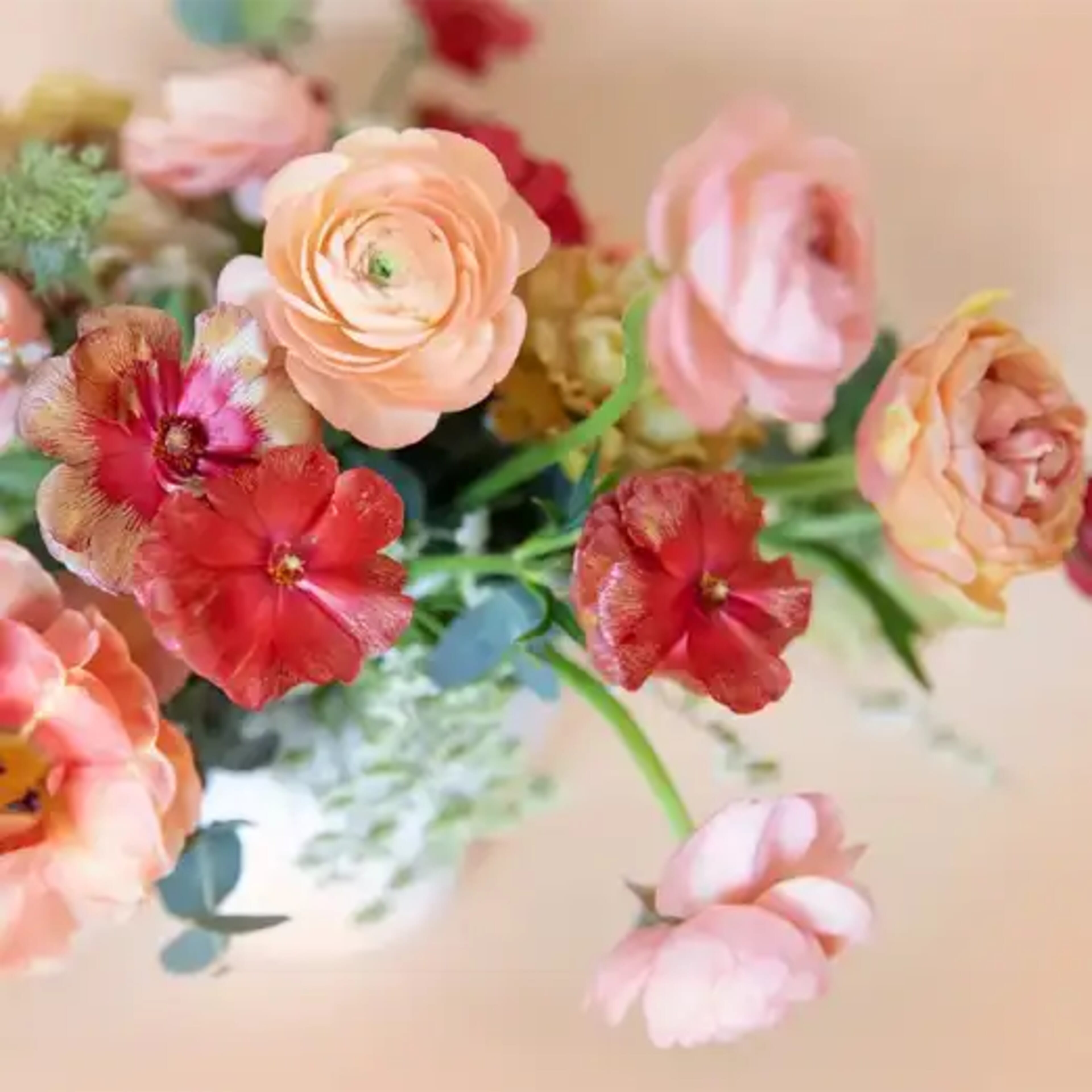 Wedding floral arrangement by Frangipani Florist